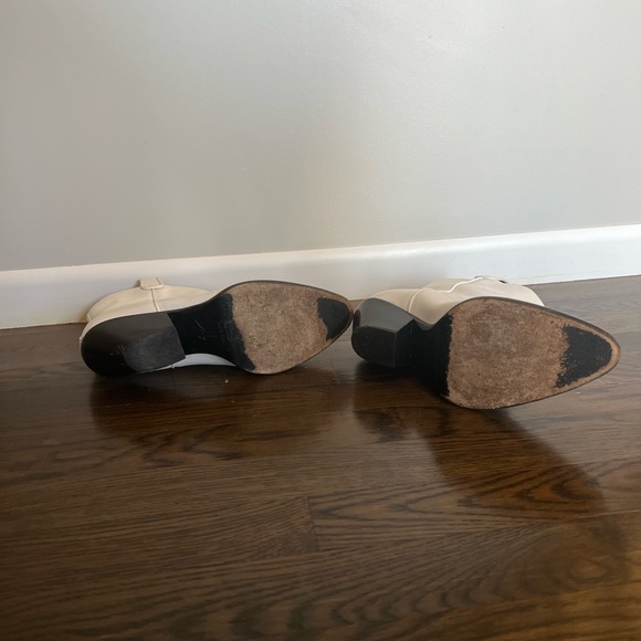 Amazing designer white cowboy boots with low heel! So chic! - Picture 3 of 6